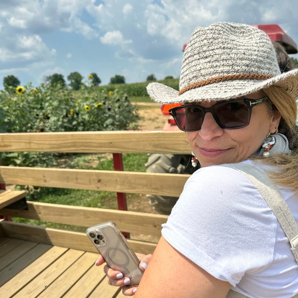 Meet your Posher, Stephanie - Picture 6 of 17